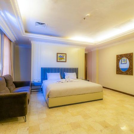 D'Salvatore Boutique Hotel Yogyakarta Maguwo Exteriör bild