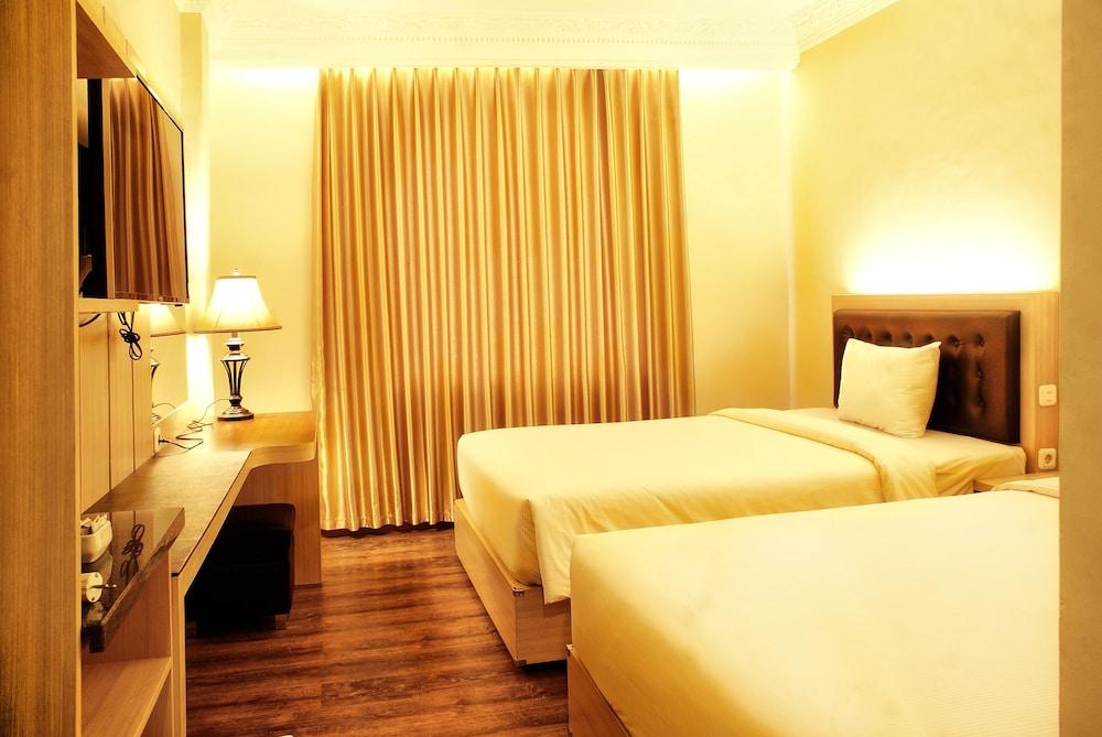 D'Salvatore Boutique Hotel Yogyakarta Maguwo Exteriör bild