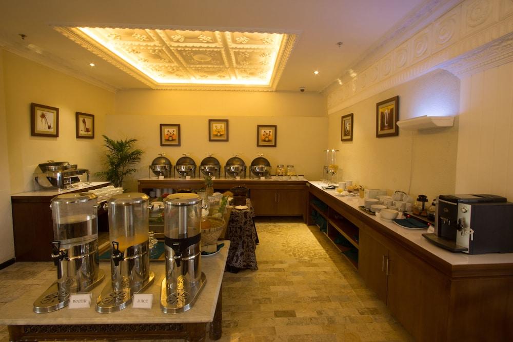 D'Salvatore Boutique Hotel Yogyakarta Maguwo Exteriör bild