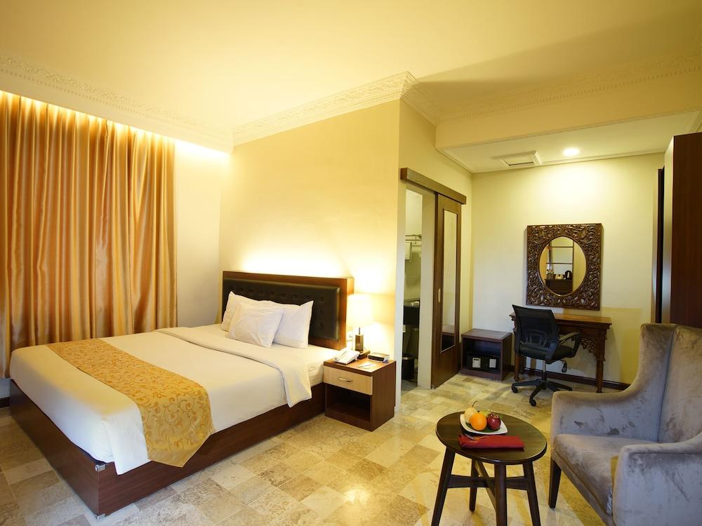 D'Salvatore Boutique Hotel Yogyakarta Maguwo Exteriör bild