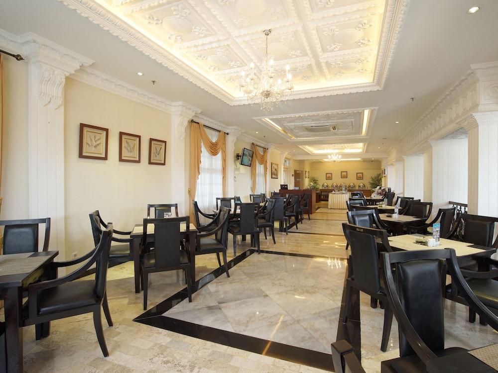 D'Salvatore Boutique Hotel Yogyakarta Maguwo Exteriör bild