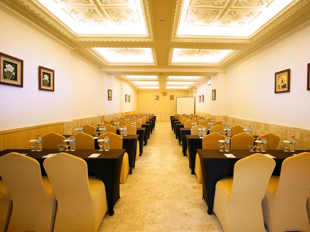 D'Salvatore Boutique Hotel Yogyakarta Maguwo Exteriör bild