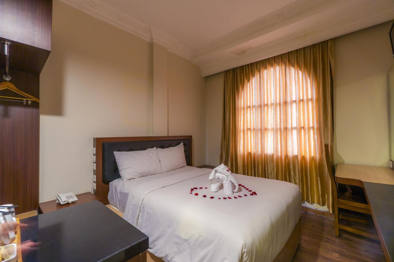 D'Salvatore Boutique Hotel Yogyakarta Maguwo Exteriör bild