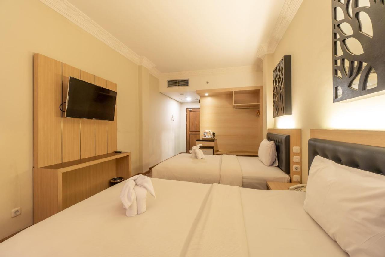 D'Salvatore Boutique Hotel Yogyakarta Maguwo Exteriör bild
