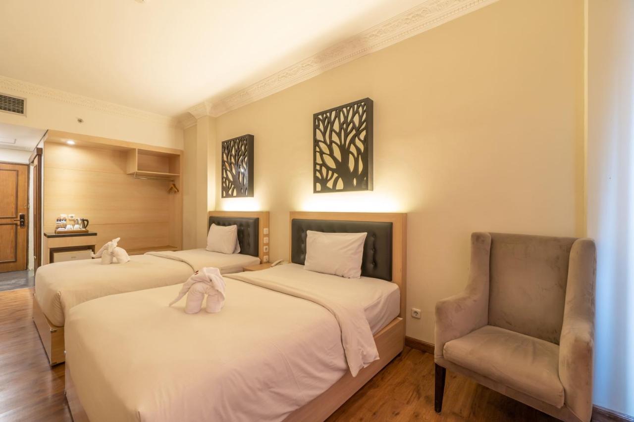 D'Salvatore Boutique Hotel Yogyakarta Maguwo Exteriör bild