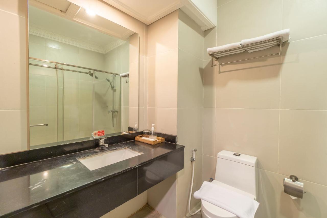 D'Salvatore Boutique Hotel Yogyakarta Maguwo Exteriör bild
