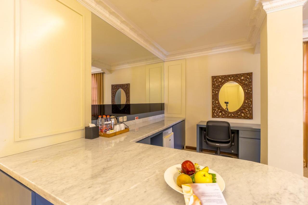 D'Salvatore Boutique Hotel Yogyakarta Maguwo Exteriör bild