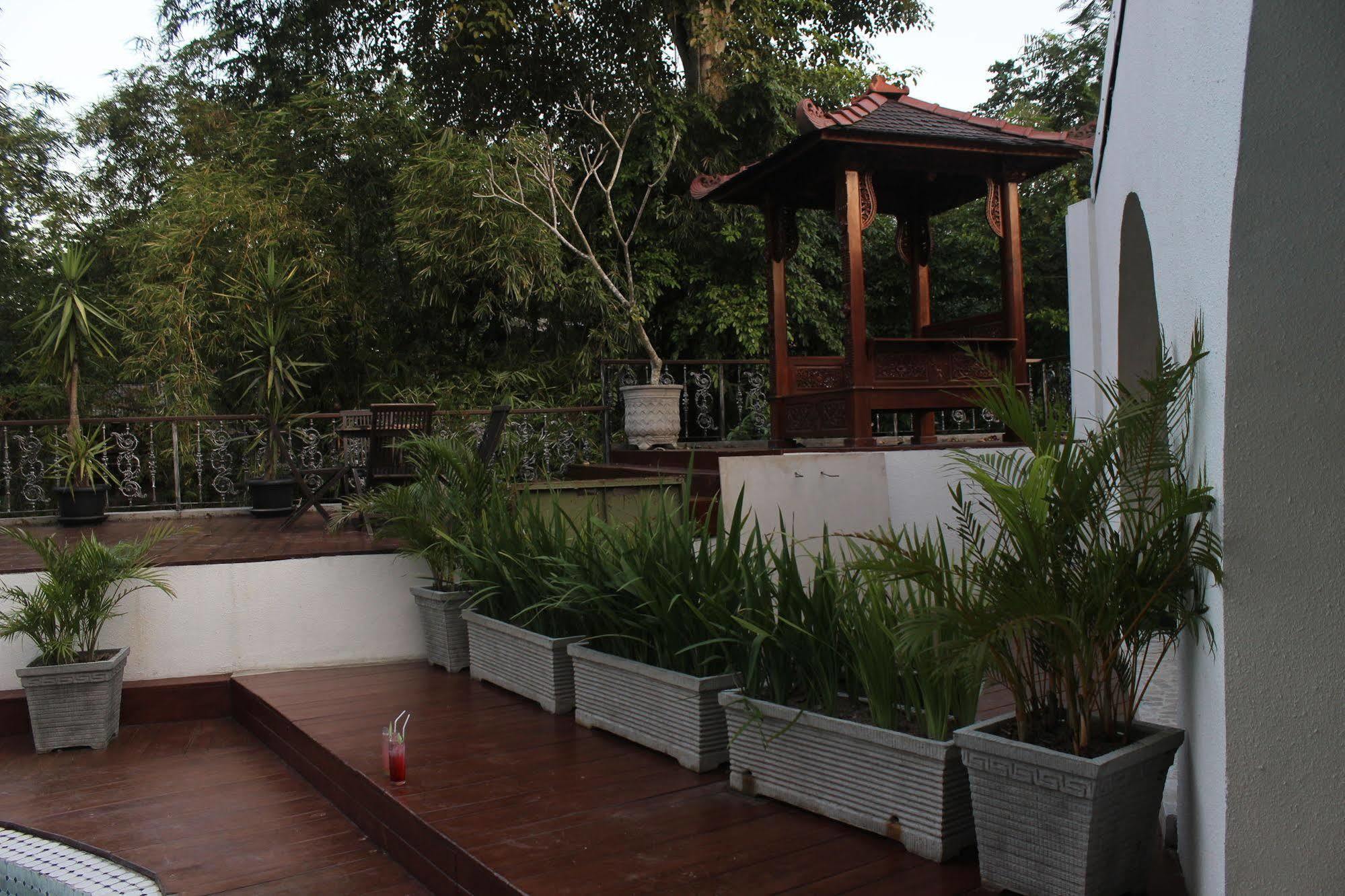 D'Salvatore Boutique Hotel Yogyakarta Maguwo Exteriör bild