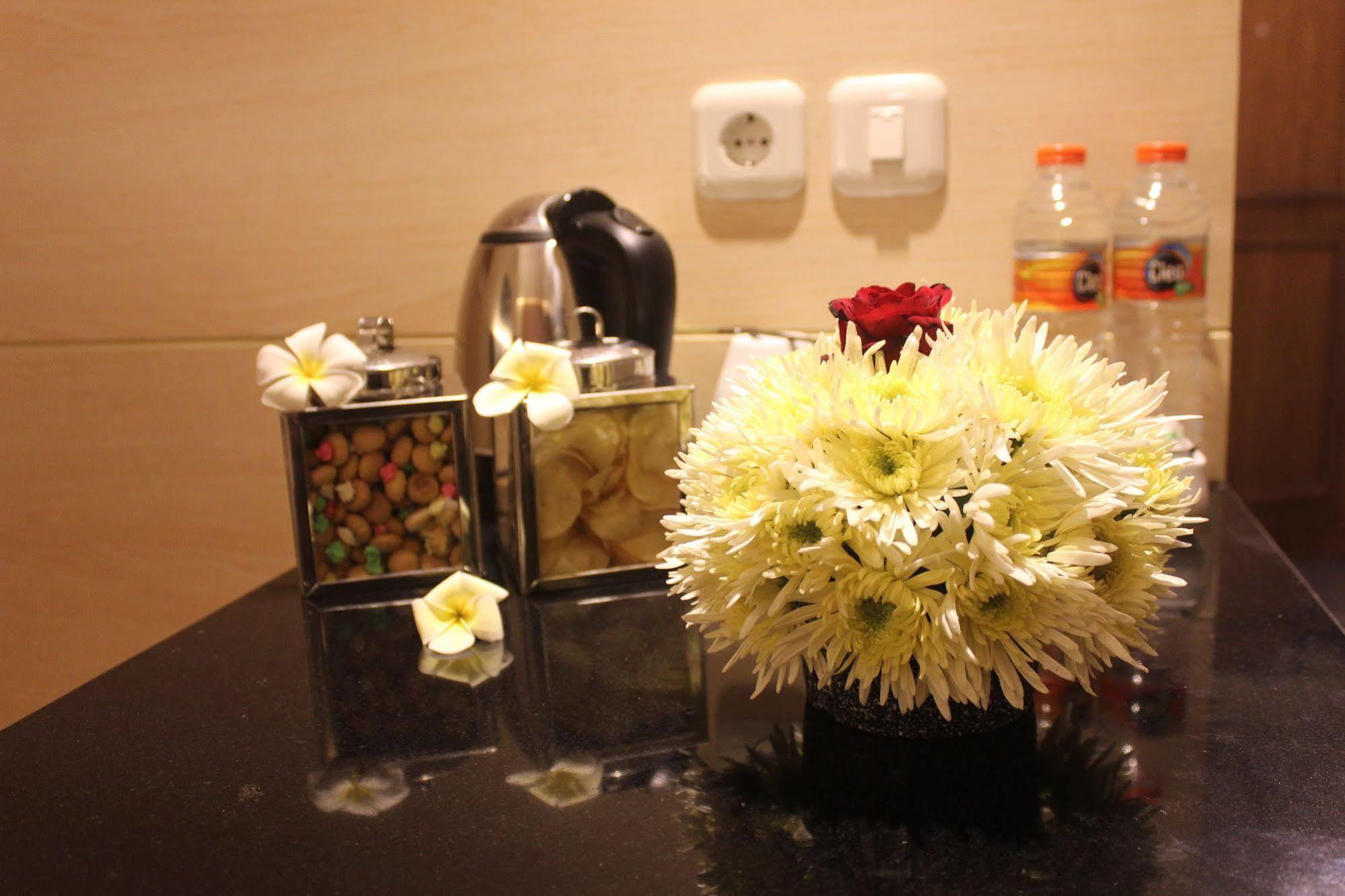 D'Salvatore Boutique Hotel Yogyakarta Maguwo Exteriör bild
