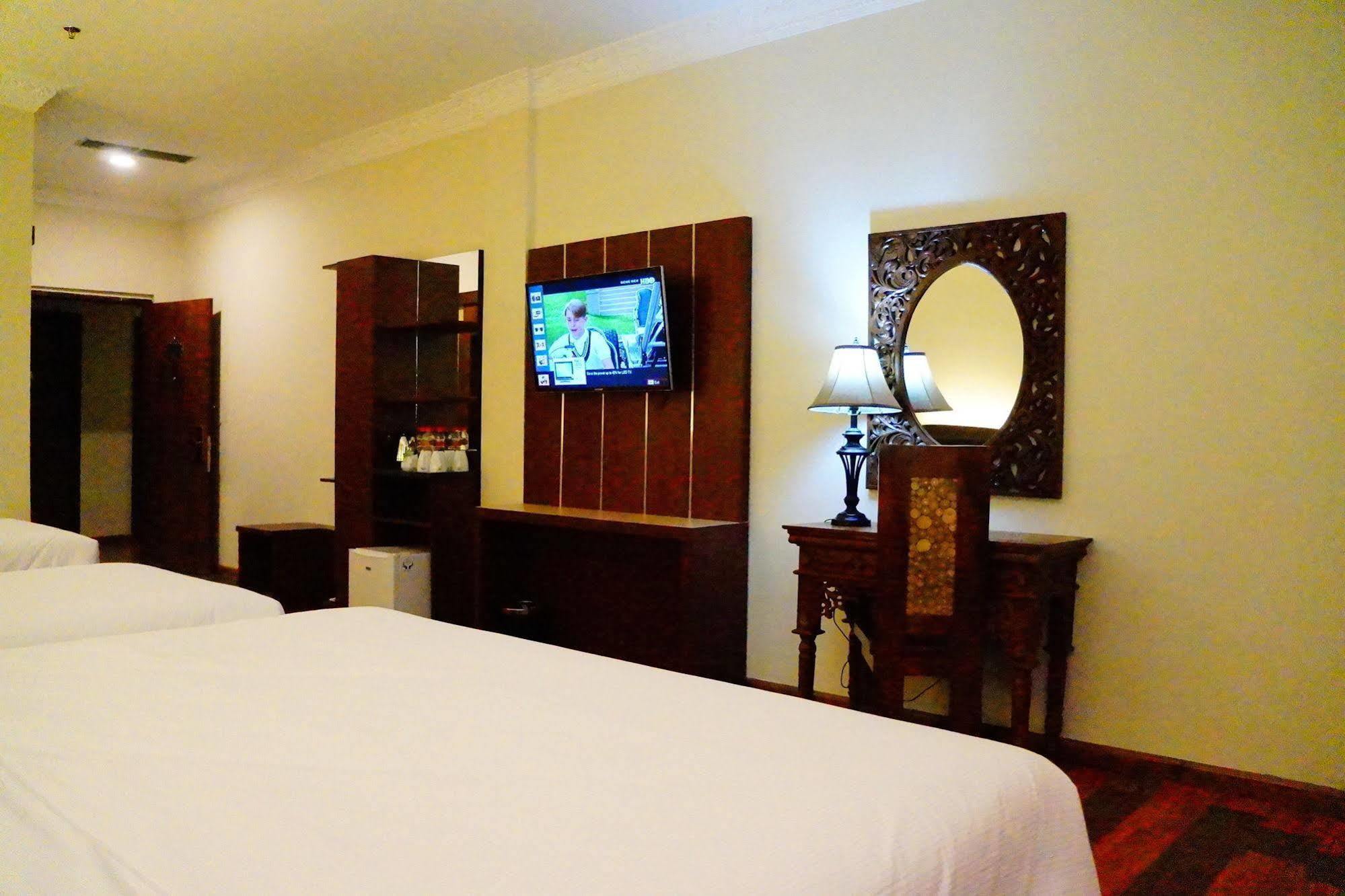 D'Salvatore Boutique Hotel Yogyakarta Maguwo Exteriör bild