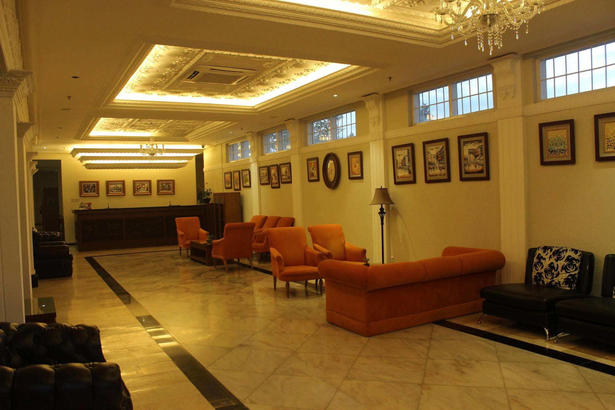 D'Salvatore Boutique Hotel Yogyakarta Maguwo Exteriör bild