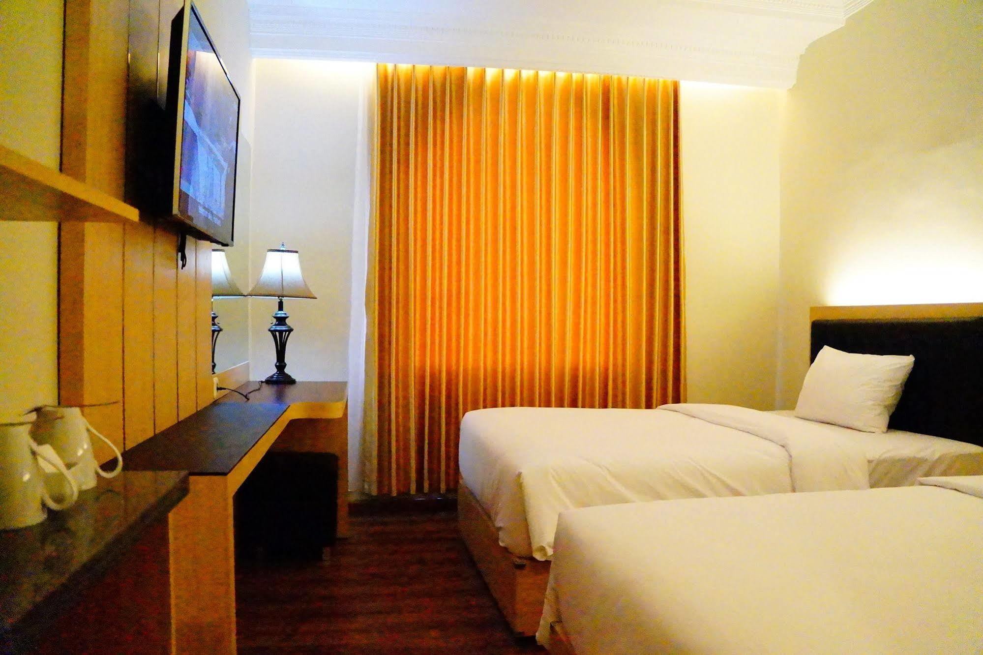 D'Salvatore Boutique Hotel Yogyakarta Maguwo Exteriör bild